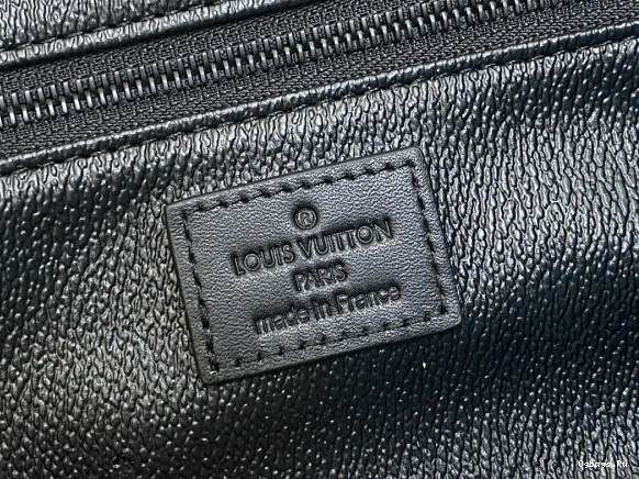 POUCH-28*15*16.5cm LOUIS VUITTON DOPP KIT TOILET 0330